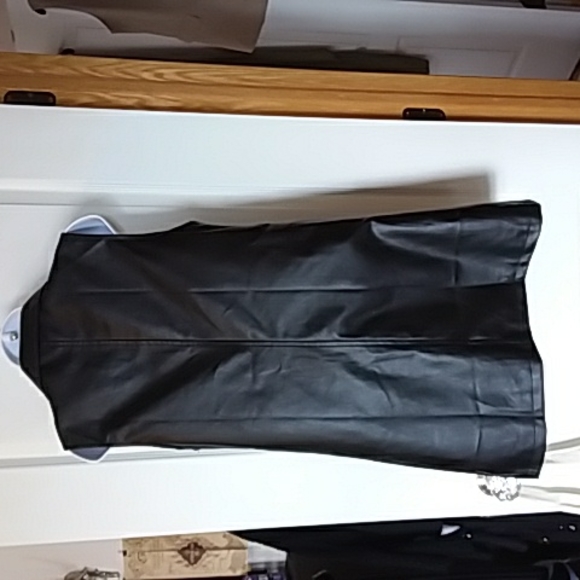 Faux leather vest black one button - Picture 3 of 5